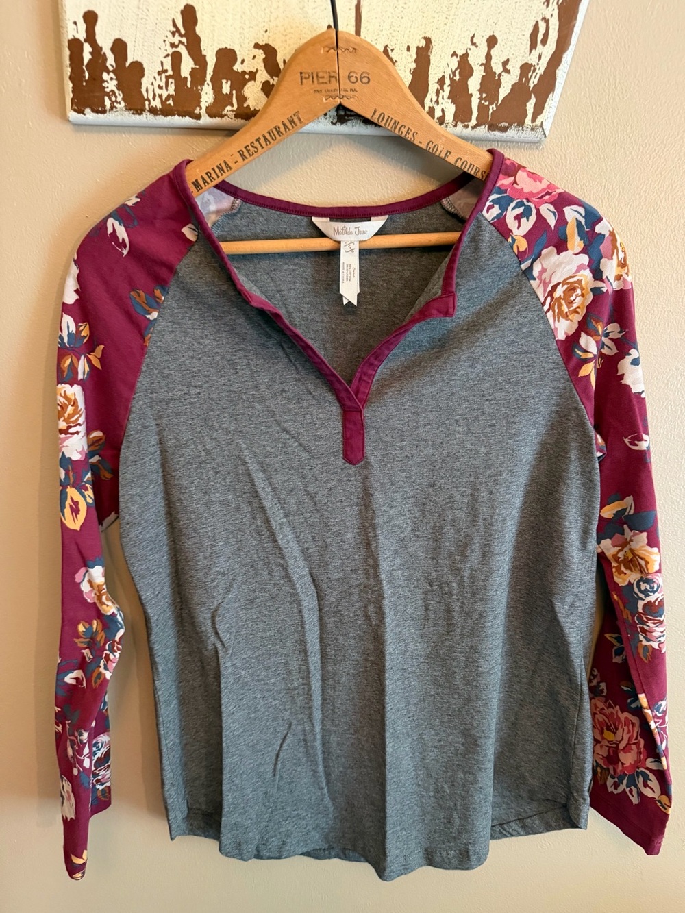 Women's Gray & Burgundy Floral Raglan Pullover Matilda Jane